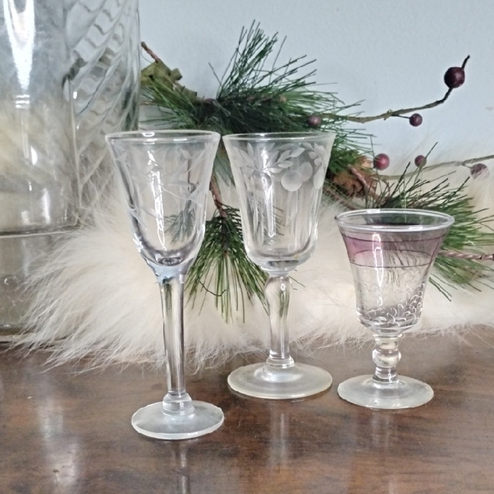 Elegant Clear Glass Cordial Glasses 3